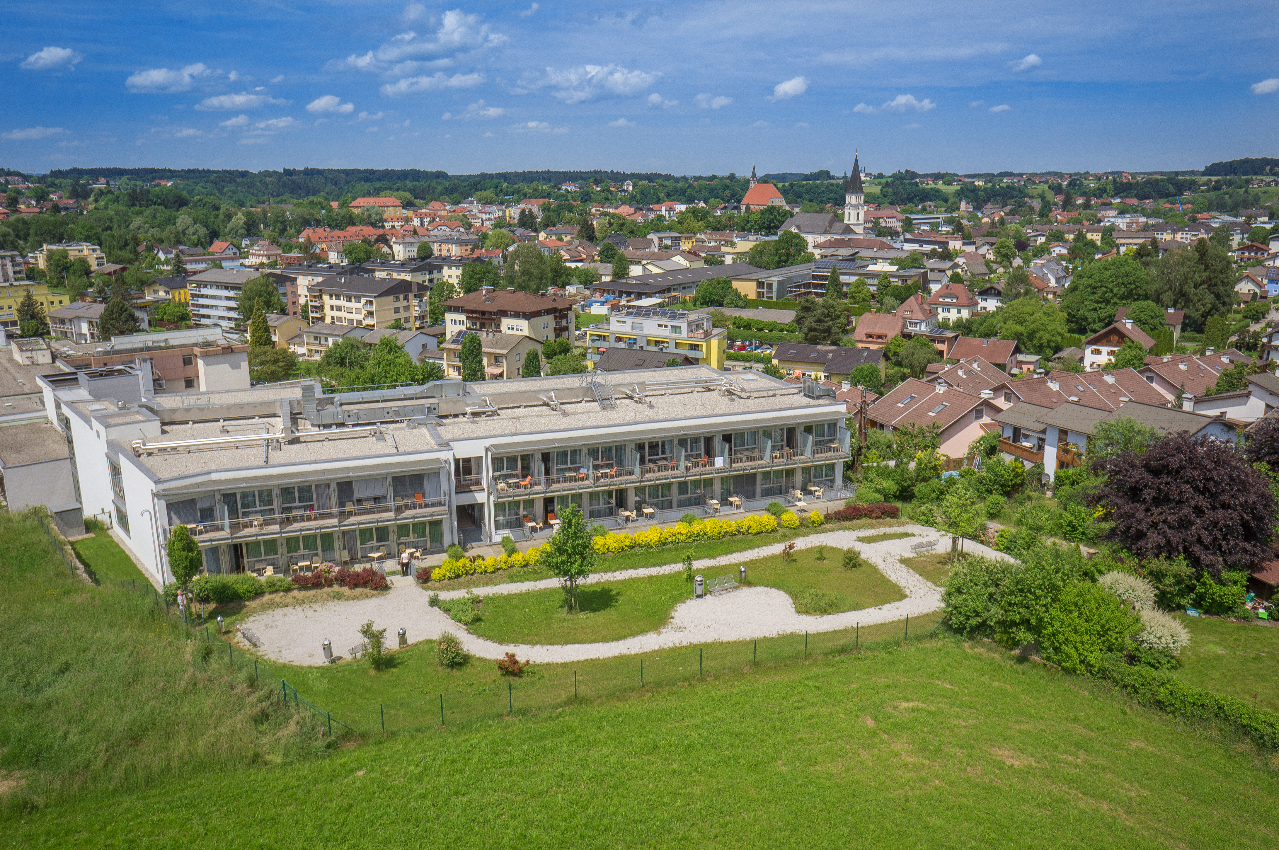 Gesundheitszentrum Oberndorf Aussenansicht 2.jpg