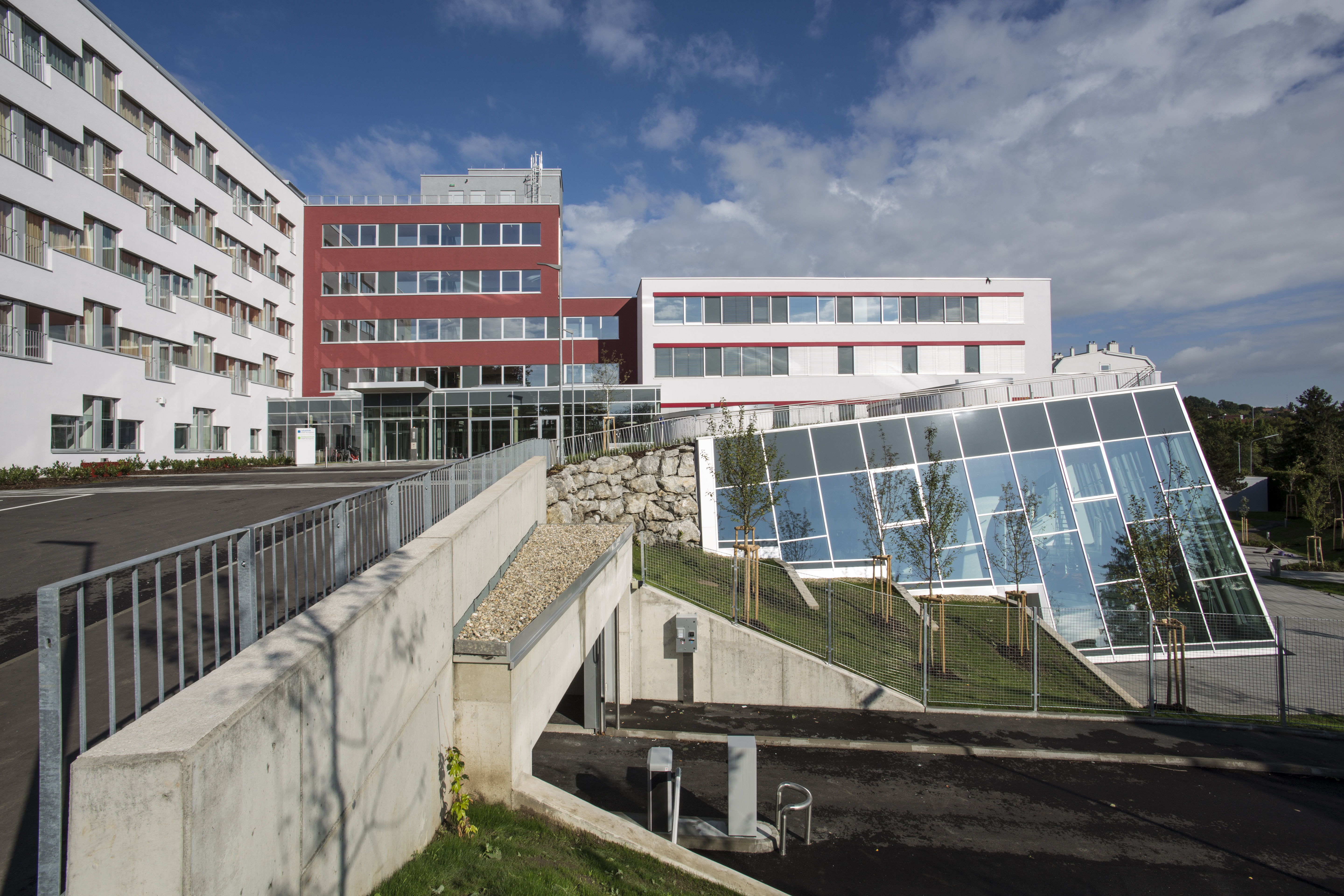 Rehaklinik Wien Baumgarten Aussenansicht 1.jpg