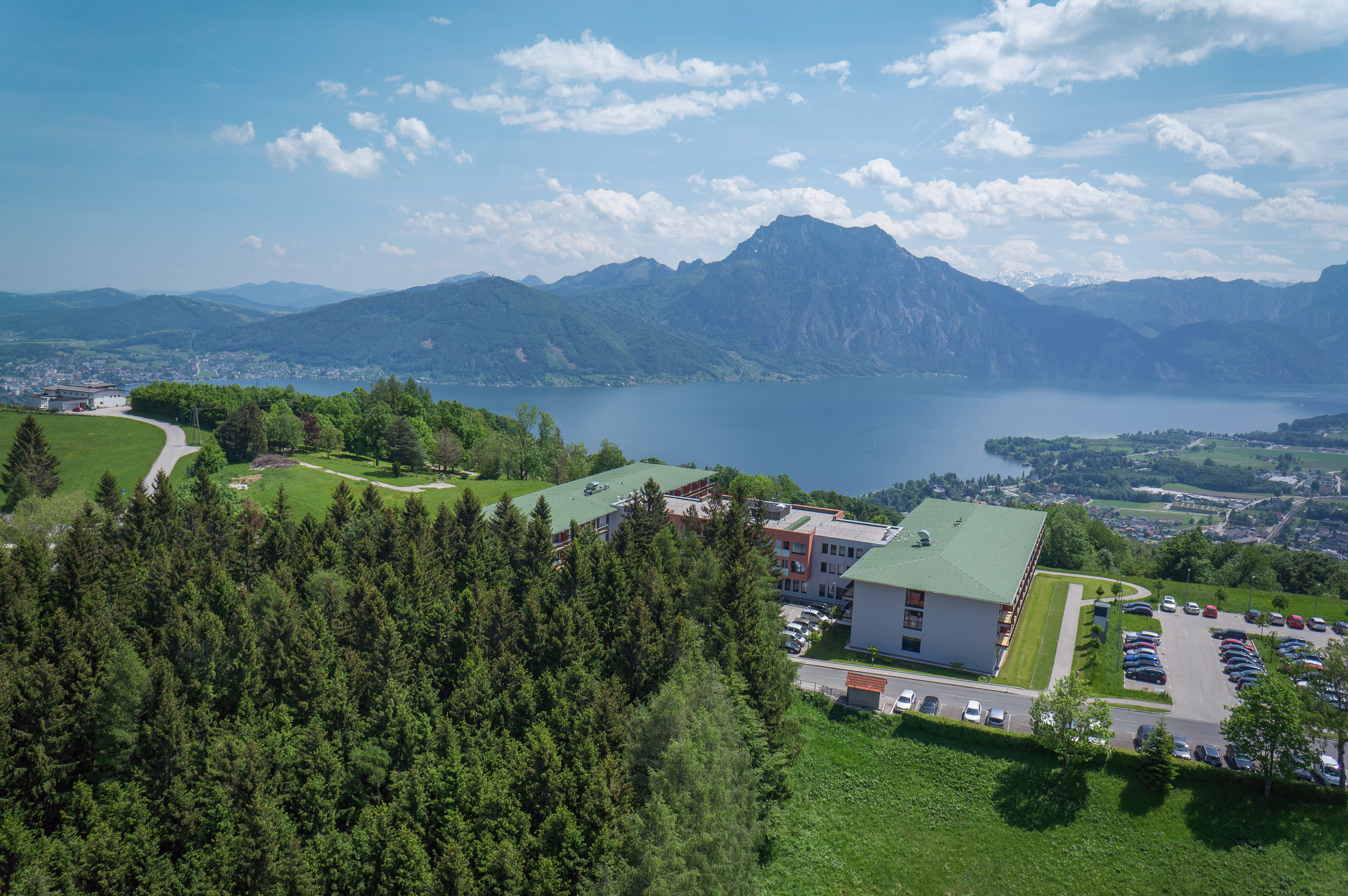 Neurolog. Therapiezentrum Gmundnerberg Aussenansicht 1.jpg