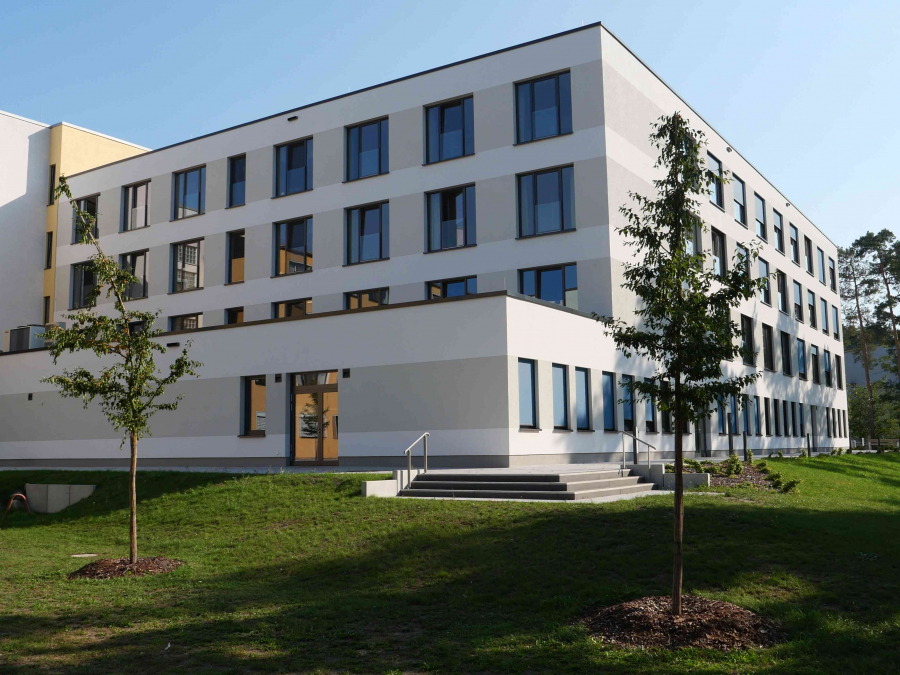 2020-09-29_trauergruppe_am_krankenhaus_ludwigsfelde-teltow.jpg